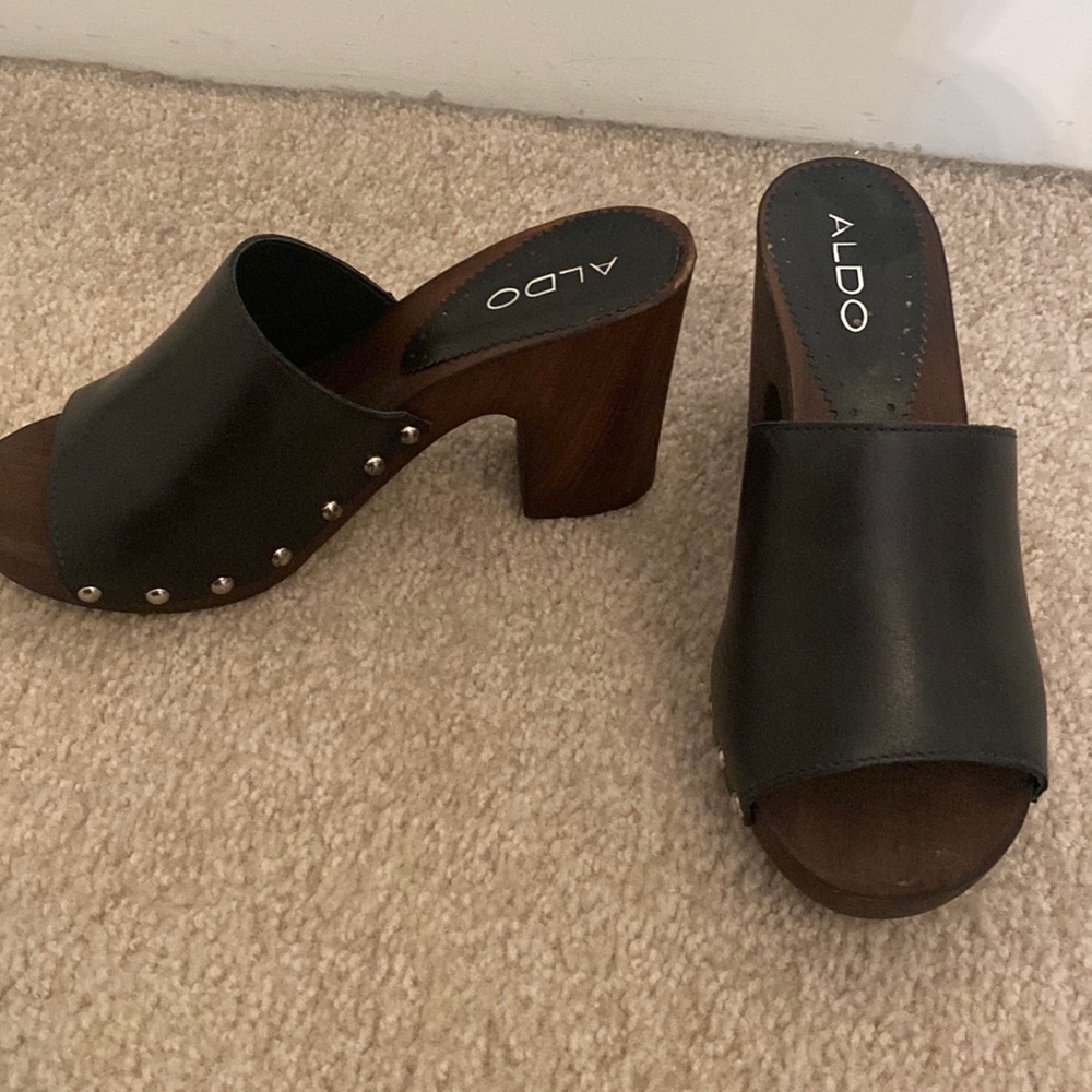 Aldo black wooden heel